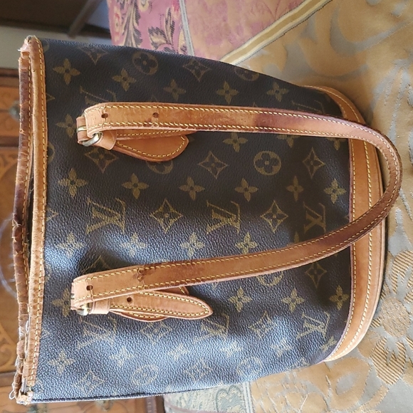Louis Vuitton Handbags - LV Bucket bag